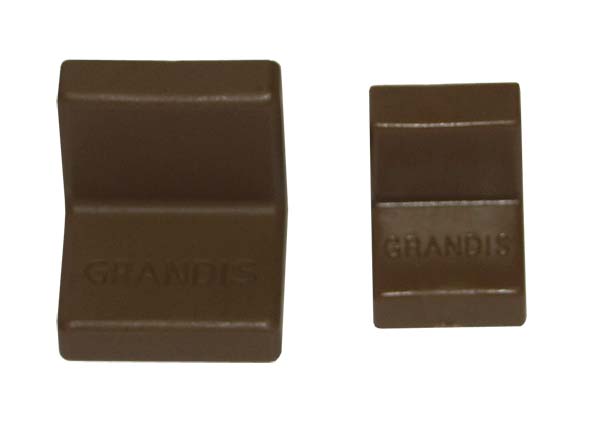 картинка Уголок GRANDIS 25х25 орех (металлический уголок +пластиковая накладка) от магазина комплектующих для производства мебели "Панорама"