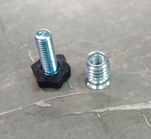 картинка ПОДПЯТНИК РЕГУЛИР.М10 (М10*22*28)  + МУФТА (М10*20) (вкручивающаяся) ЧЕРНАЯ от магазина комплектующих для производства мебели "Панорама"
